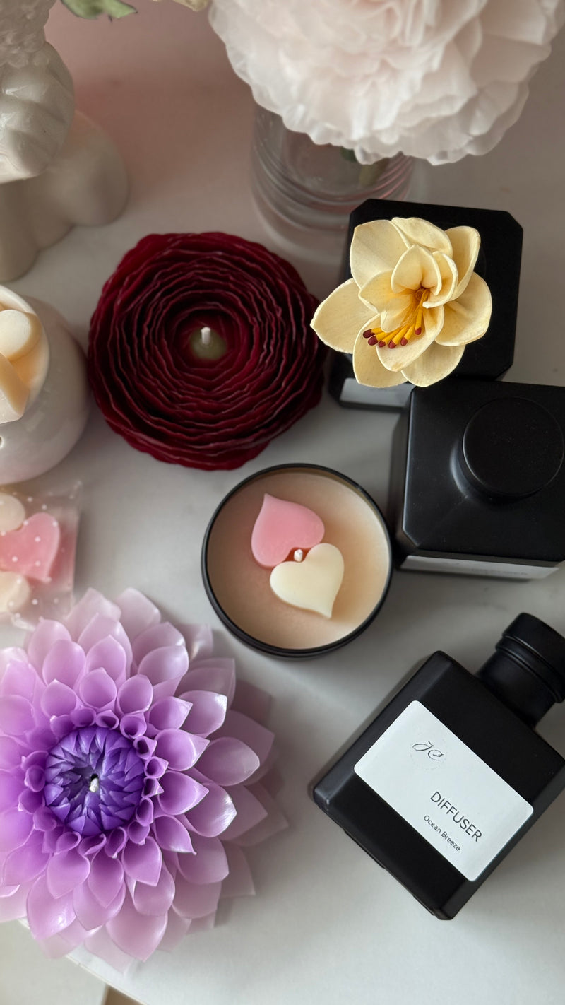 Luxury scented candle in matte black jar – heart wax topper