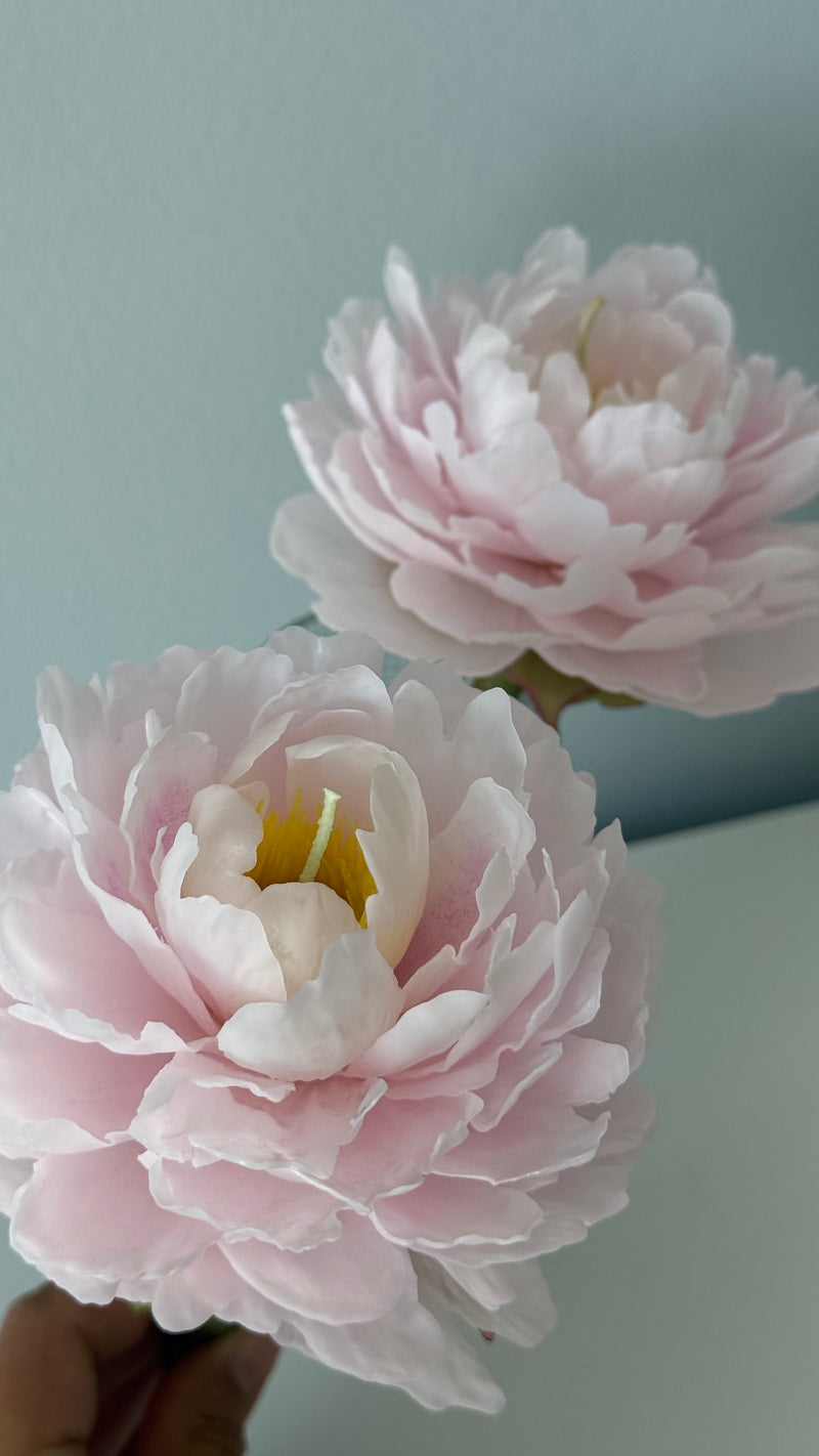 Peony candle on a stem, ligt pink