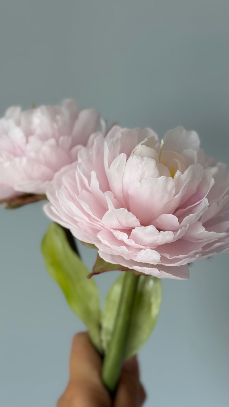 Peony candle on a stem, ligt pink