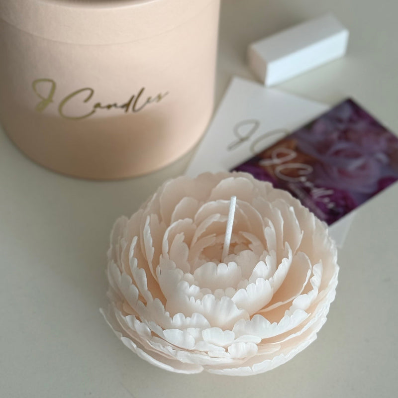 Artisan peony candle / beeswax / unique gift