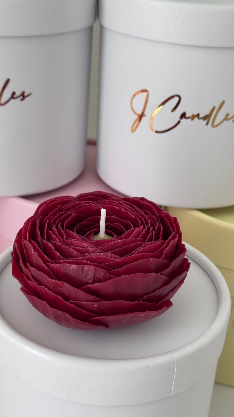 RANUNCULUS / Flower candle from beeswax