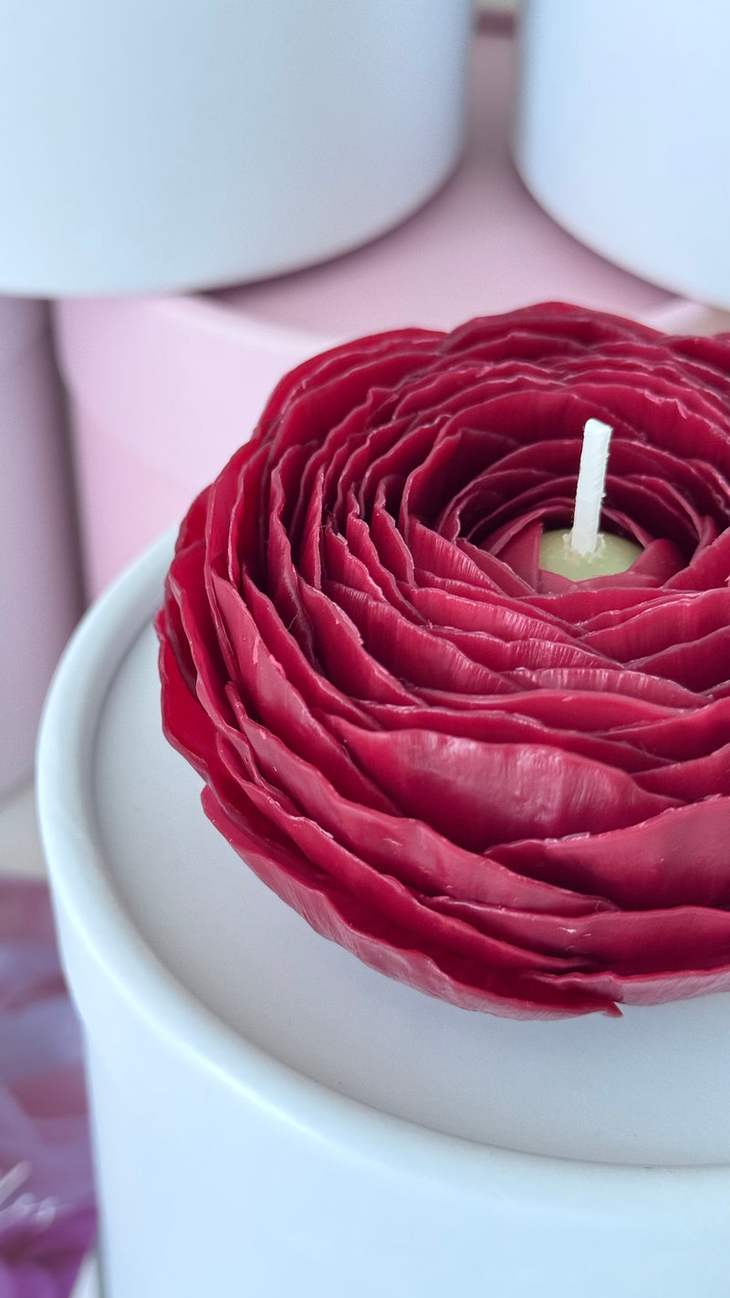 RANUNCULUS / Flower candle from beeswax