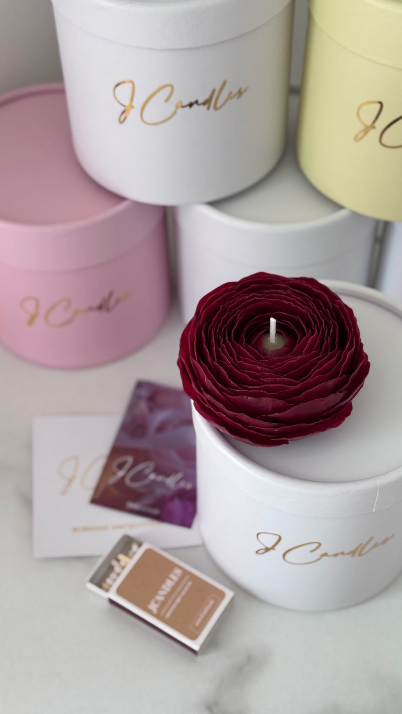 RANUNCULUS / Flower candle from beeswax
