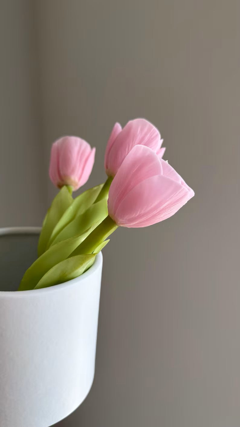 Handmade Beeswax tulip candle: unique floral gift